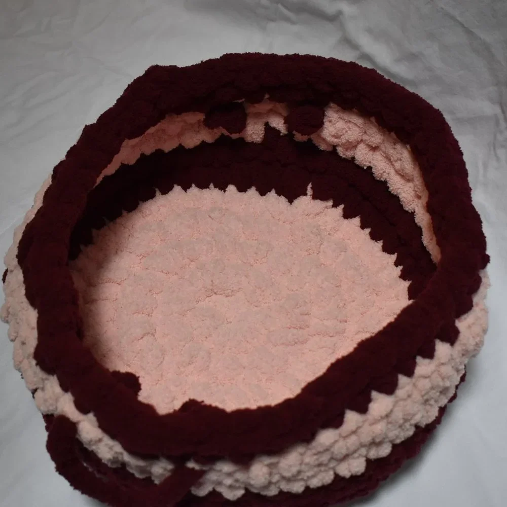HAND CRAFTED Cochet Pet bed with Handles